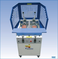 Rotondi R002 Прес формовочний для кишень сорочки, клапанів кишень, комірів і кишень поло, шліців, нашивок і подібних елементів з бавовни, вовни, трикотажу, синтетичних волокон, шкіри, штучної шкіри тощо.